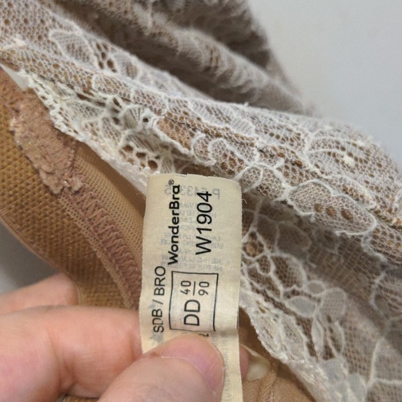 40DD Lace Wonderbra - Picture 4 of 6